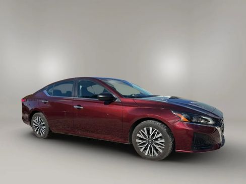 Used 2024 Nissan Altima 2.5 SV image 11