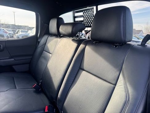 Used 2023 Toyota Tacoma TRD Off-Road w/ TRD Premium Off Road Package image 19