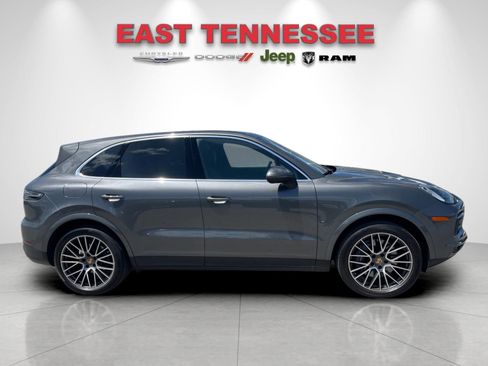 Used 2023 Porsche Cayenne AWD/4WD image 2
