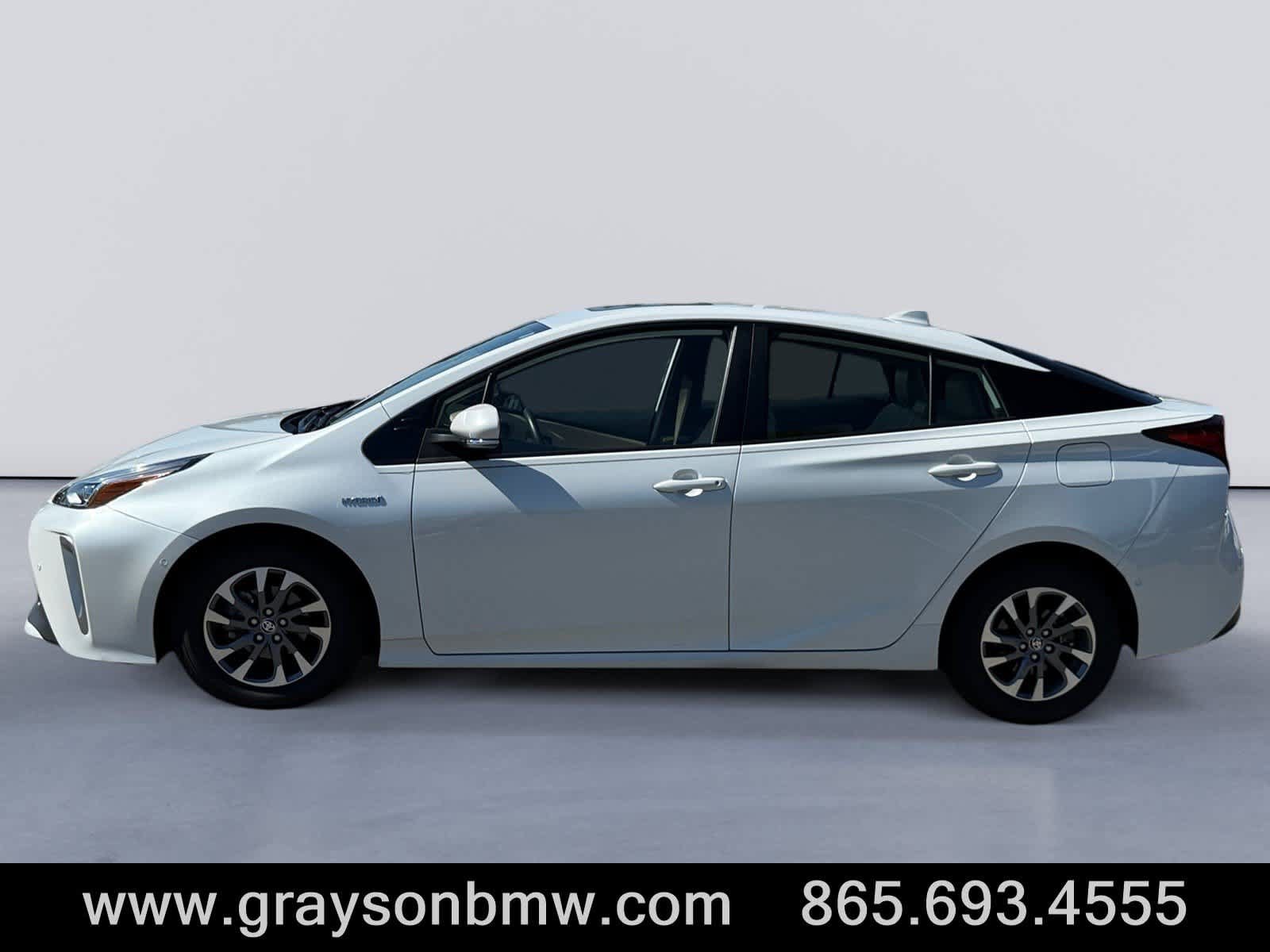 Used 2022 Toyota Prius Limited w/ Premium Convenience Package FWD image 6