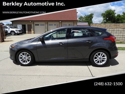 Used 2018 Ford Focus SE FWD image 1