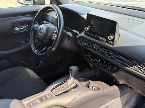 Used 2025 Honda HR-V Sport image 8