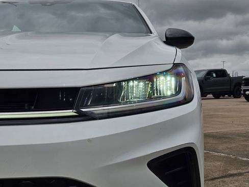 Used 2025 Volkswagen Jetta Sport image 10