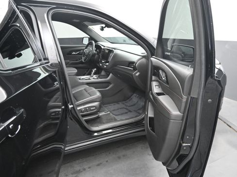 Used 2022 Chevrolet Traverse RS FWD image 11
