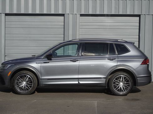 Used 2024 Volkswagen Tiguan SE R-Line AWD/4WD image 2