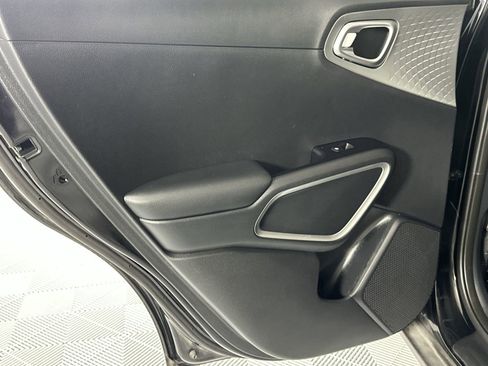 Used 2020 Kia Soul LX image 30