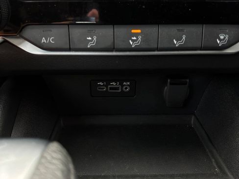 Used 2025 Nissan Altima 2.5 SV FWD image 25
