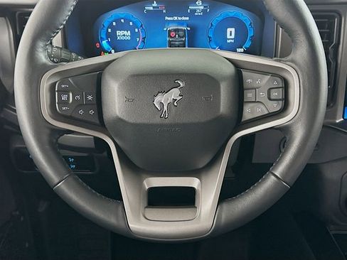 Used 2025 Ford Bronco Badlands image 13