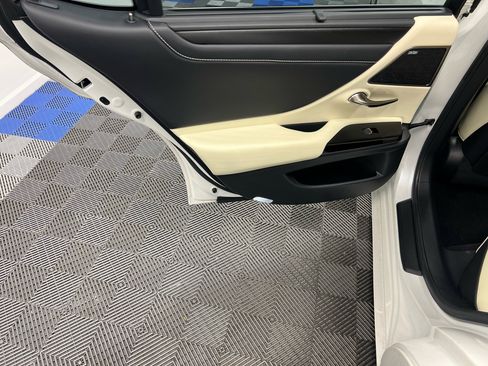 Used 2022 Lexus ES 350 Ultra Luxury image 10