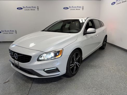 Used 2017 Volvo V60 T6 R-Design Platinum w/ Climate Package image 3