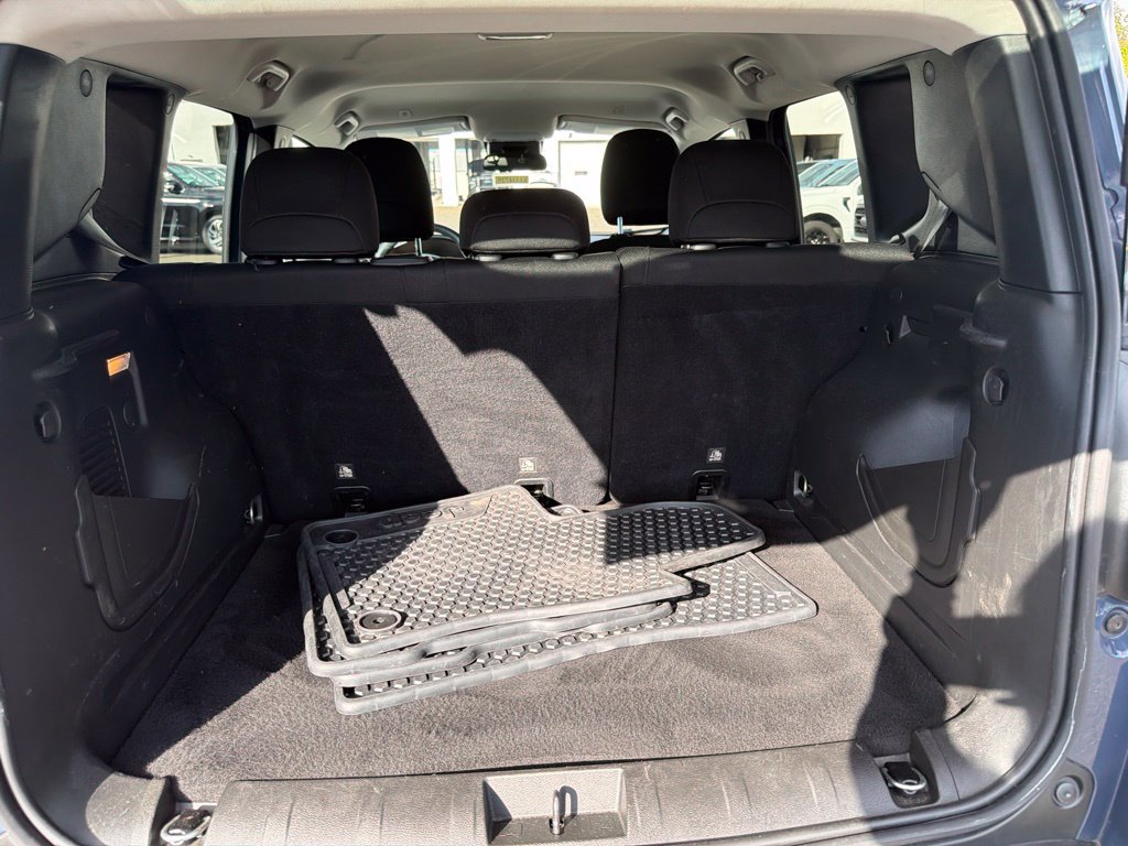 Used 2020 Jeep Renegade Latitude w/ Cold Weather Group AWD/4WD image 32