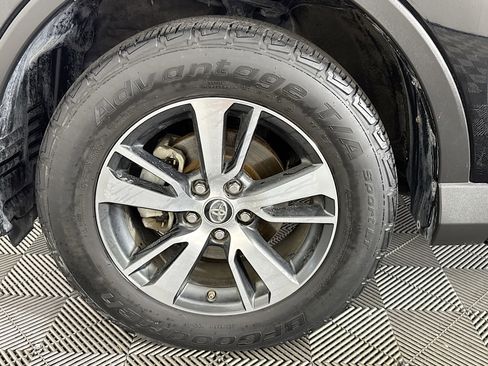 Used 2018 Toyota RAV4 XLE FWD image 36