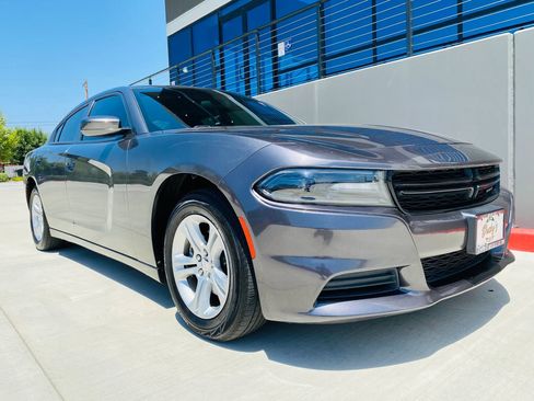 Used 2022 Dodge Charger SXT w/ Leather Interior Group RWD image 4