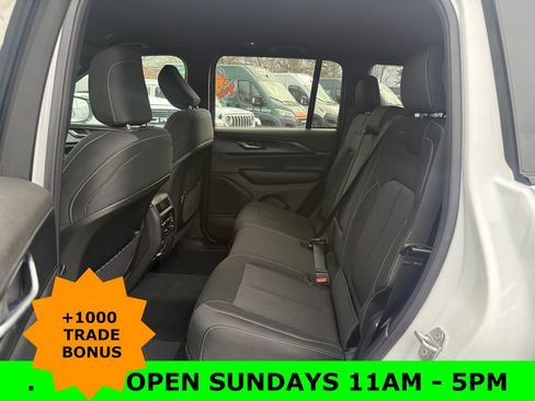 New 2025 Jeep Grand Cherokee Laredo image 15