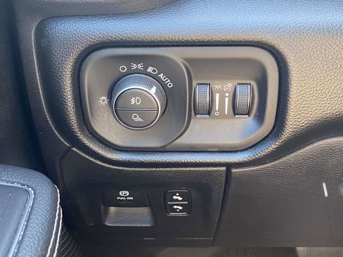 Used 2019 RAM 1500 Laramie AWD/4WD image 19