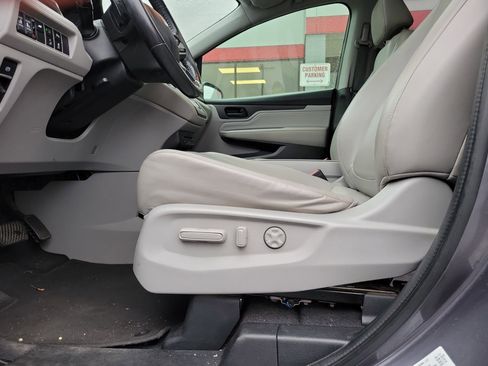 Used 2018 Honda Odyssey Touring image 16
