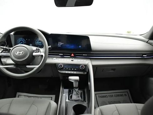 Used 2024 Hyundai Elantra SEL image 18