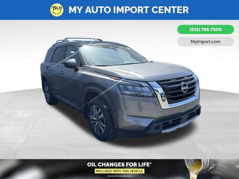 Used 2025 Nissan Pathfinder SL AWD/4WD image 1