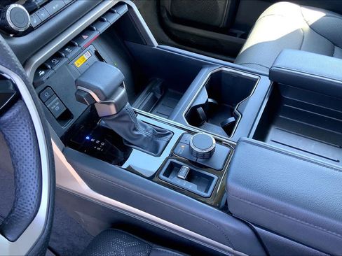 Used 2024 Toyota Tundra Limited AWD/4WD image 16