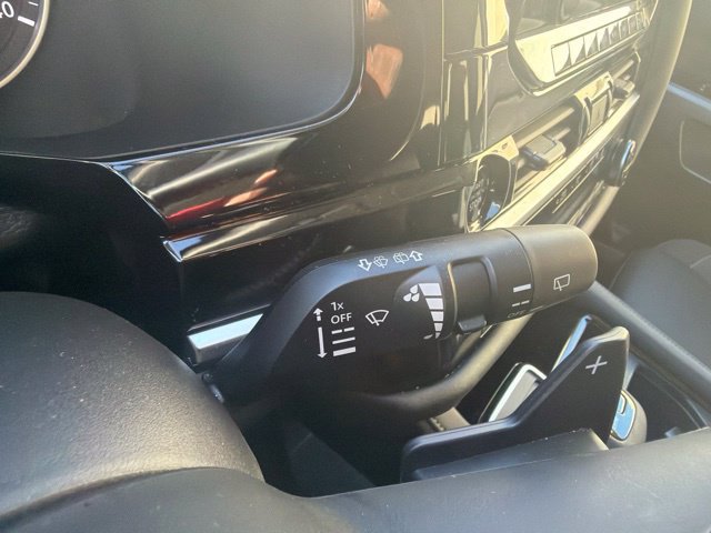 Used 2025 Nissan Pathfinder SL AWD/4WD image 24