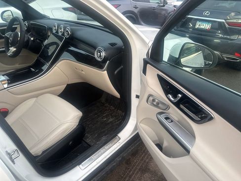 Used 2025 Mercedes-Benz GLC 300 4MATIC image 25