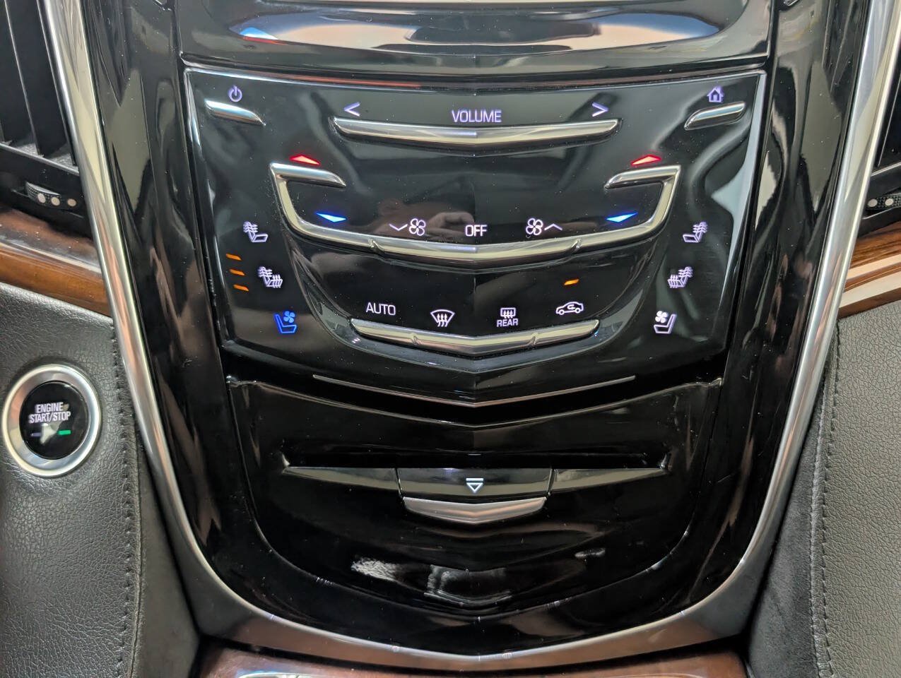 Used 2018 Cadillac Escalade Premium Luxury AWD/4WD image 11