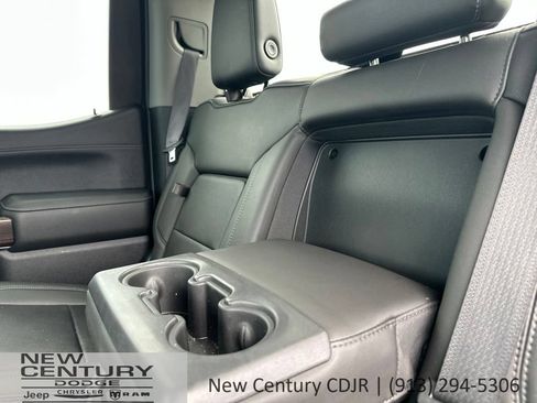 Used 2020 GMC Sierra 1500 SLT w/ Driver Alert Package II AWD/4WD image 16