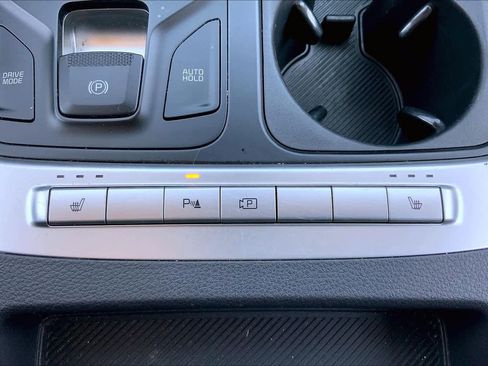 Used 2025 Kia Carnival FWD image 35