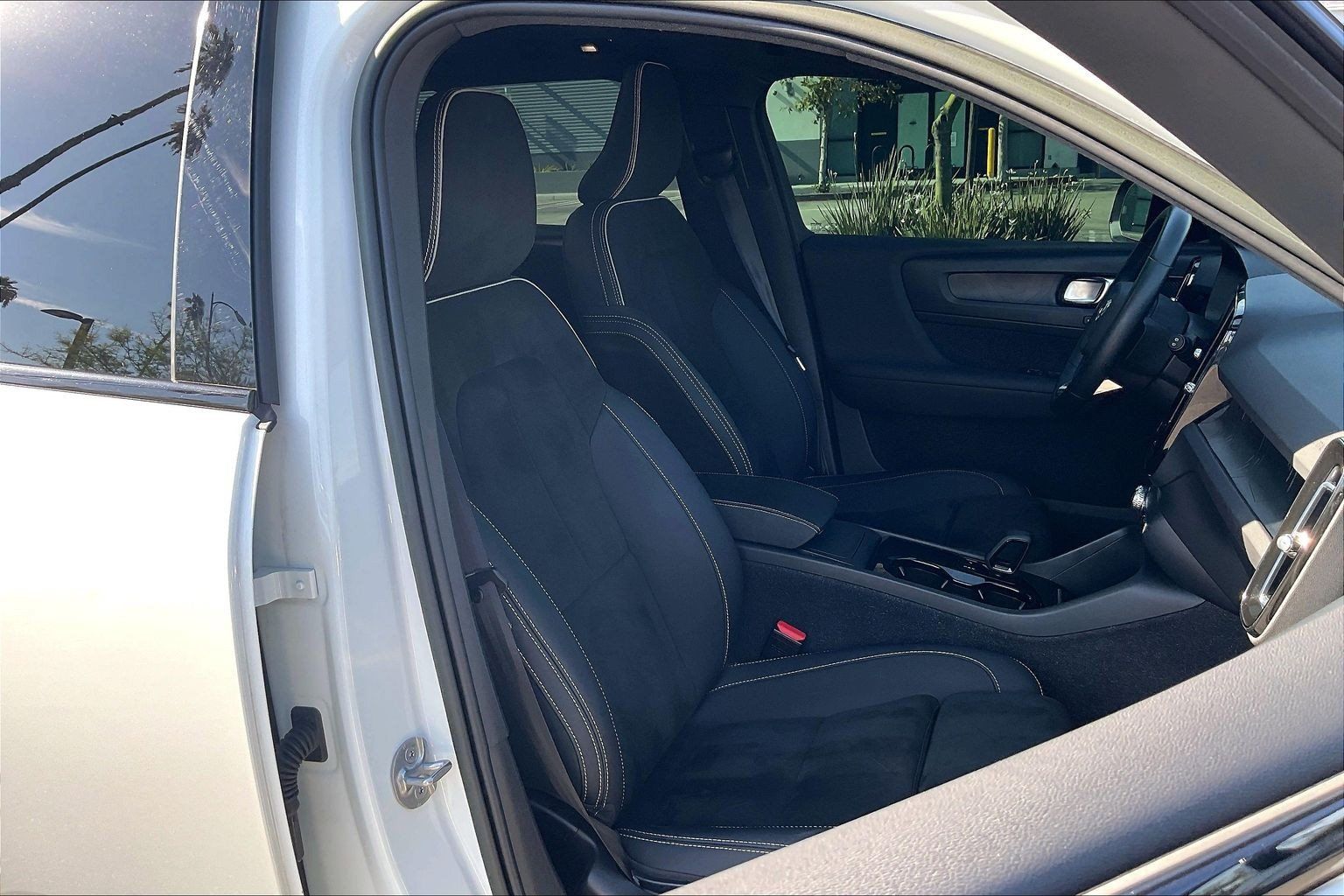 Used 2023 Volvo XC40 Recharge Ultimate AWD/4WD image 7