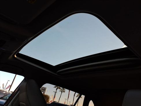 Used 2023 Toyota RAV4 XLE Premium image 12