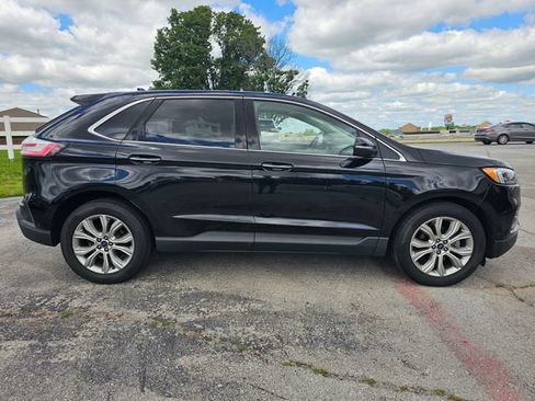 Used 2019 Ford Edge Titanium w/ Equipment Group 301A FWD image 9