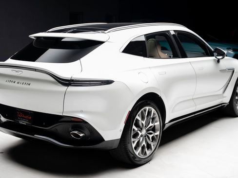 Used 2021 Aston Martin DBX AWD/4WD image 32