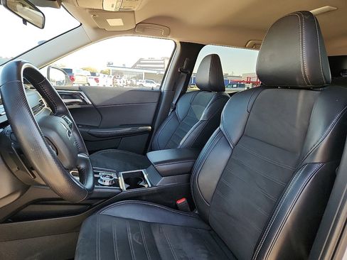 Used 2024 Mitsubishi Outlander image 7