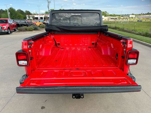 New 2024 Jeep Gladiator Sport image 23