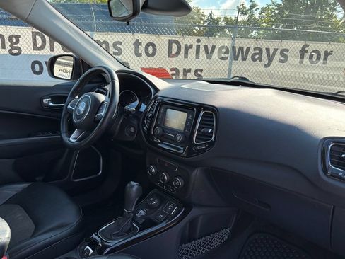 Used 2018 Jeep Compass Latitude AWD/4WD image 18