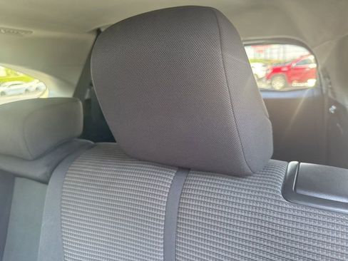 Used 2023 Toyota Highlander LE FWD image 7