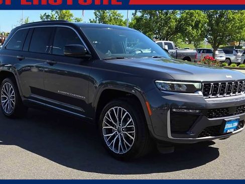 New 2026 Jeep Grand Cherokee Summit AWD/4WD image 2