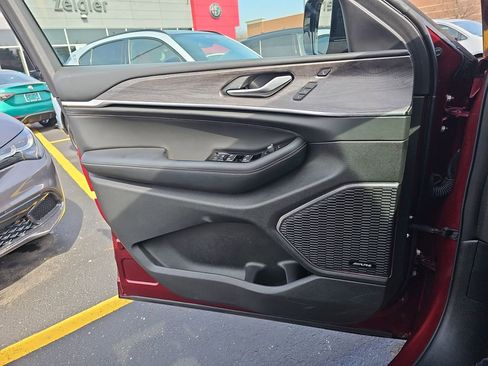 Used 2023 Jeep Grand Cherokee L Overland w/ Luxury Tech Group IV image 27