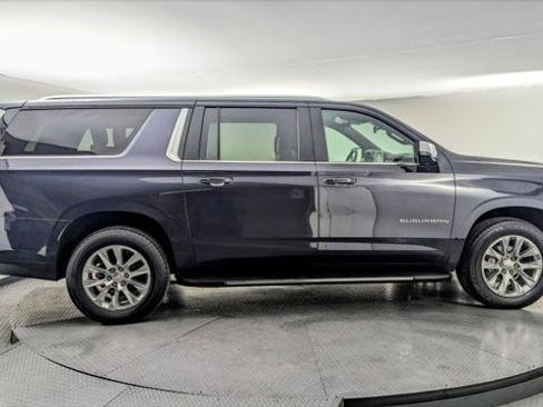 Used 2023 Chevrolet Suburban Premier image 9