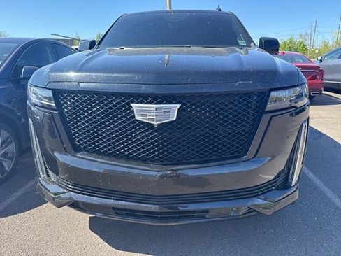 Used 2022 Cadillac Escalade Sport Platinum w/ LPO, ONYX Package image 5