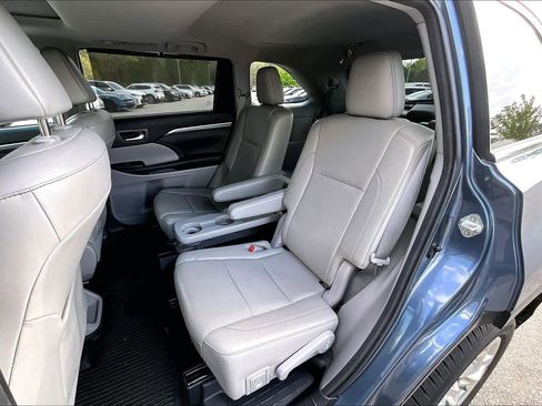 Used 2017 Toyota Highlander Limited image 22