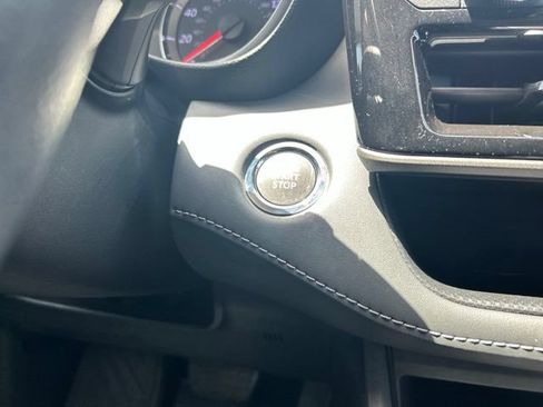Used 2022 Toyota Highlander L FWD image 31