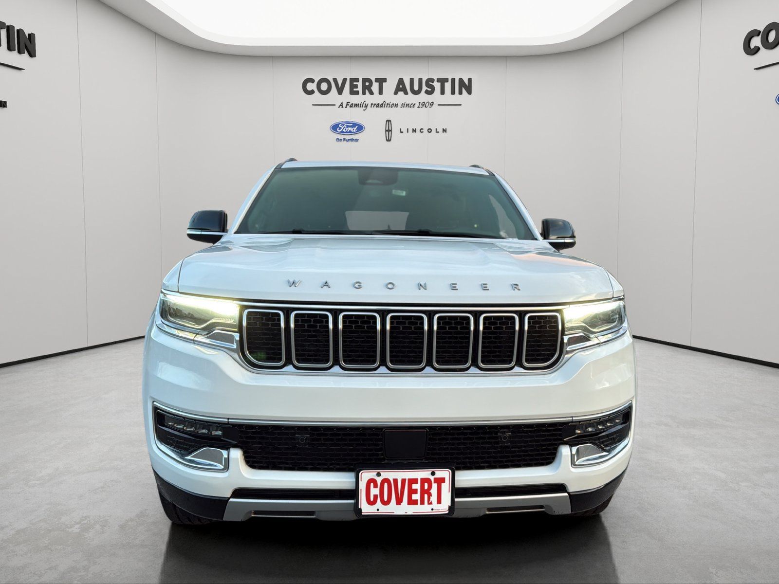 Used 2024 Jeep Wagoneer Series II w/ Flexible Seating Group RWD image 8