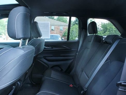 Used 2025 Jeep Grand Cherokee Laredo X AWD/4WD image 31