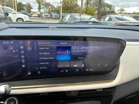 Used 2024 Buick Envision Avenir AWD/4WD image 14