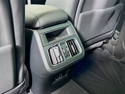 New 2025 Maserati Grecale GT image 27