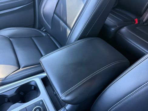 Used 2022 Ford Explorer XLT w/ Equipment Group 202A AWD/4WD image 14