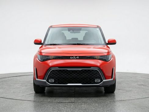Used 2025 Kia Soul LX w/ LX Technology Package FWD image 2
