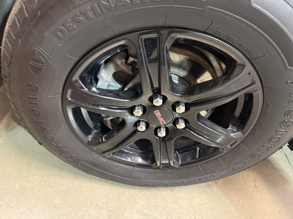 Used 2022 GMC Acadia AT4 w/ Technology Package AWD/4WD image 33