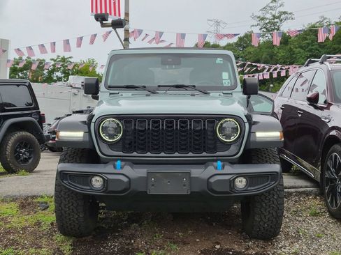 Used 2024 Jeep Wrangler Unlimited AWD/4WD image 3